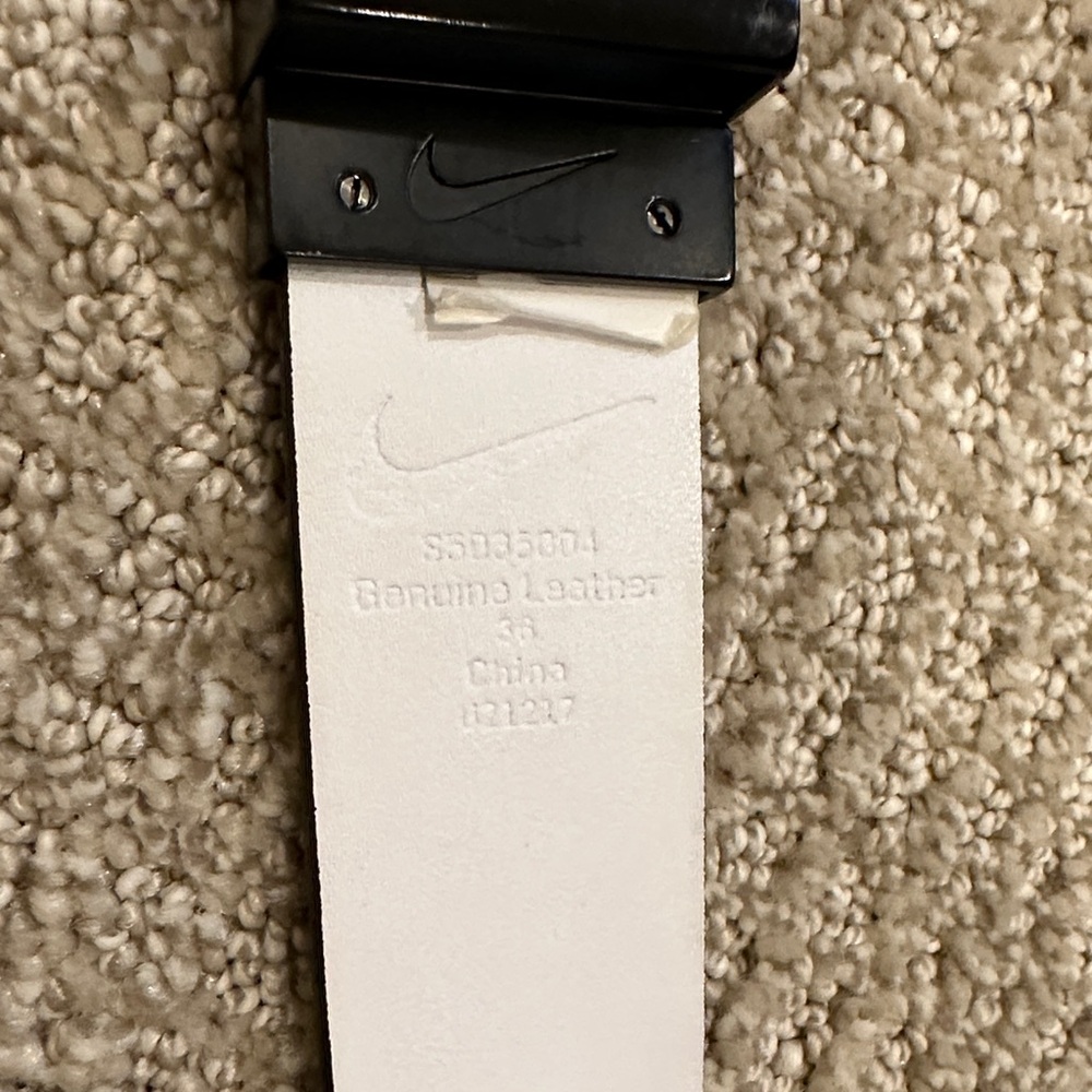 Nike Reversible Black and White Leather Belt